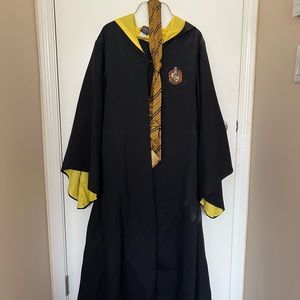 Harry Potter Hufflepuff Hogwarts Robe & Tie